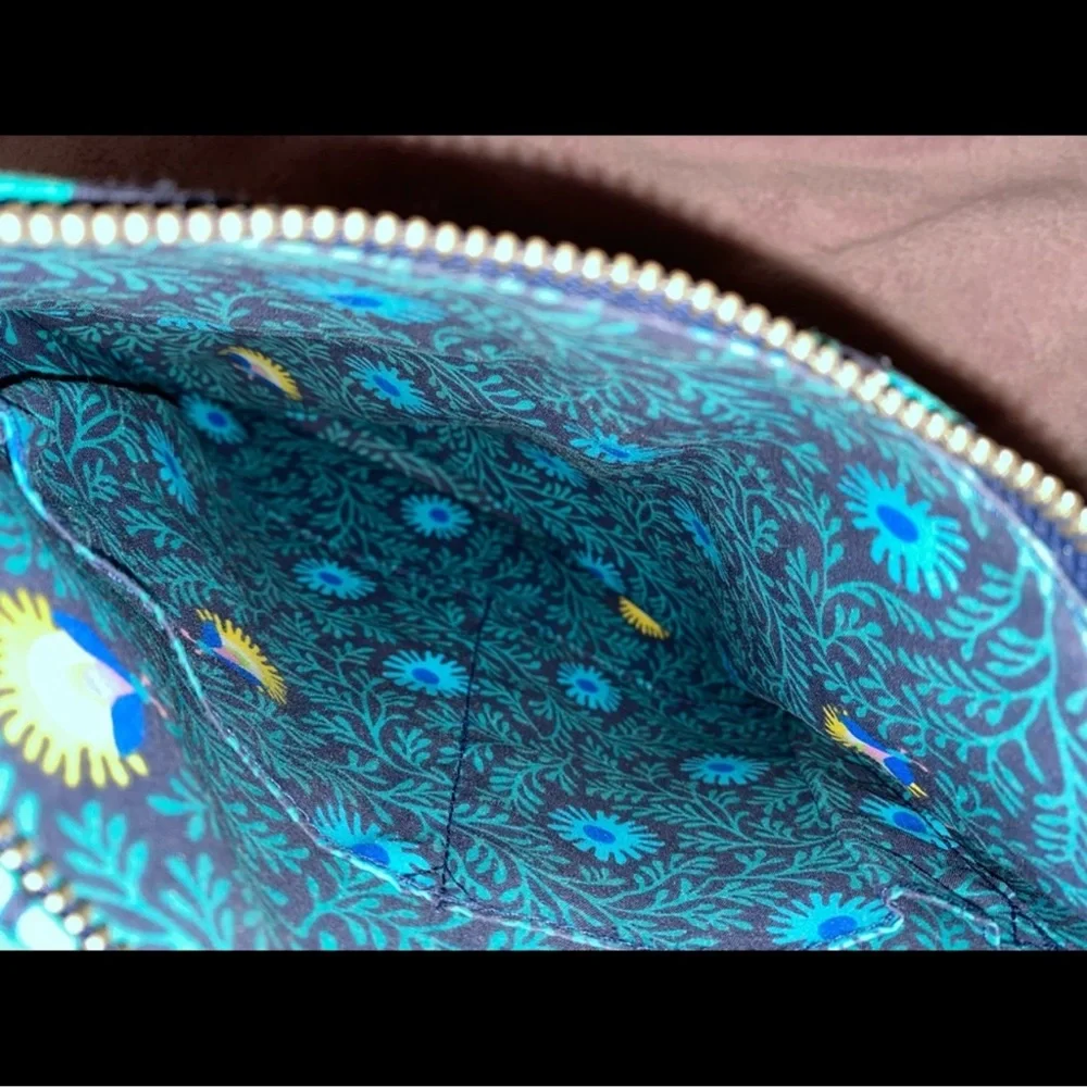Vera Bradley Crossbody Bag 👜 - Picture 4 of 8